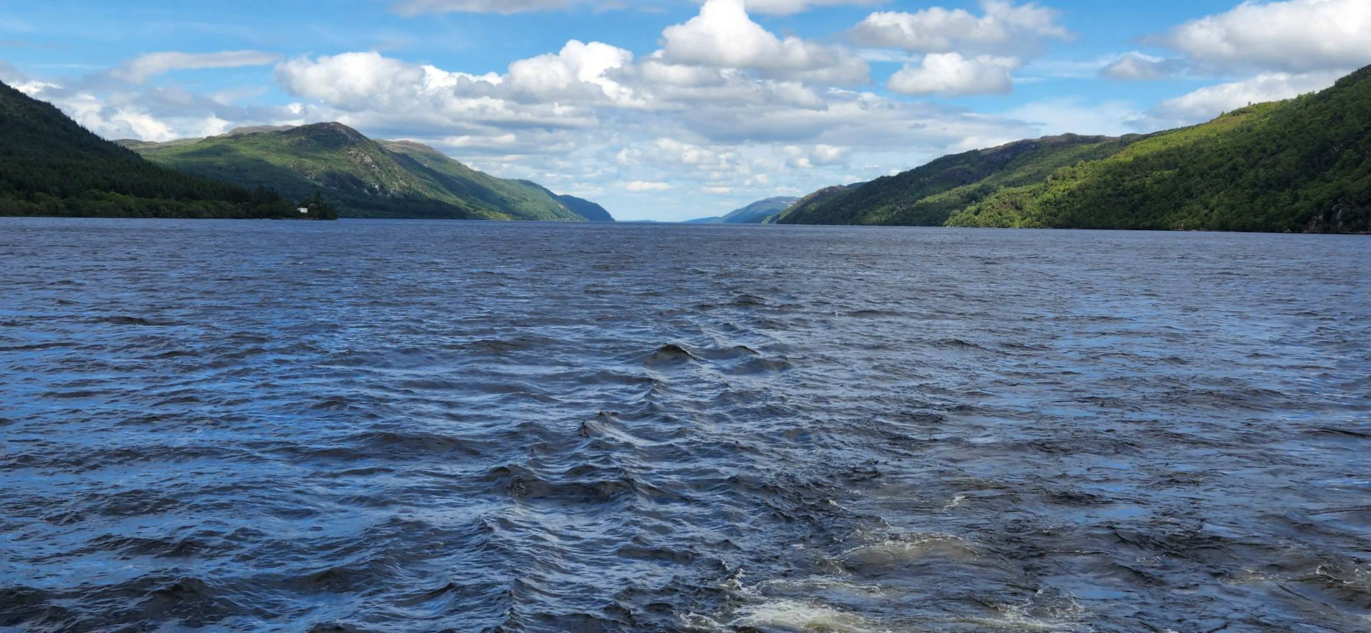 Vue panoramique du Loch Ness