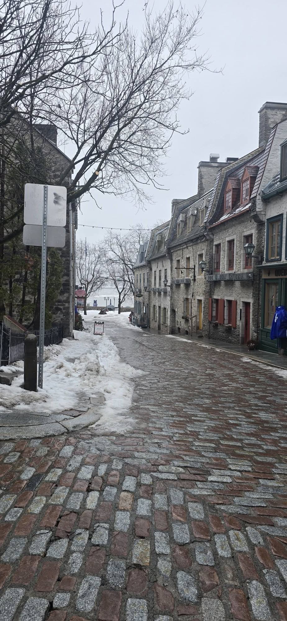 Rue du Petit-Champlain enneigée