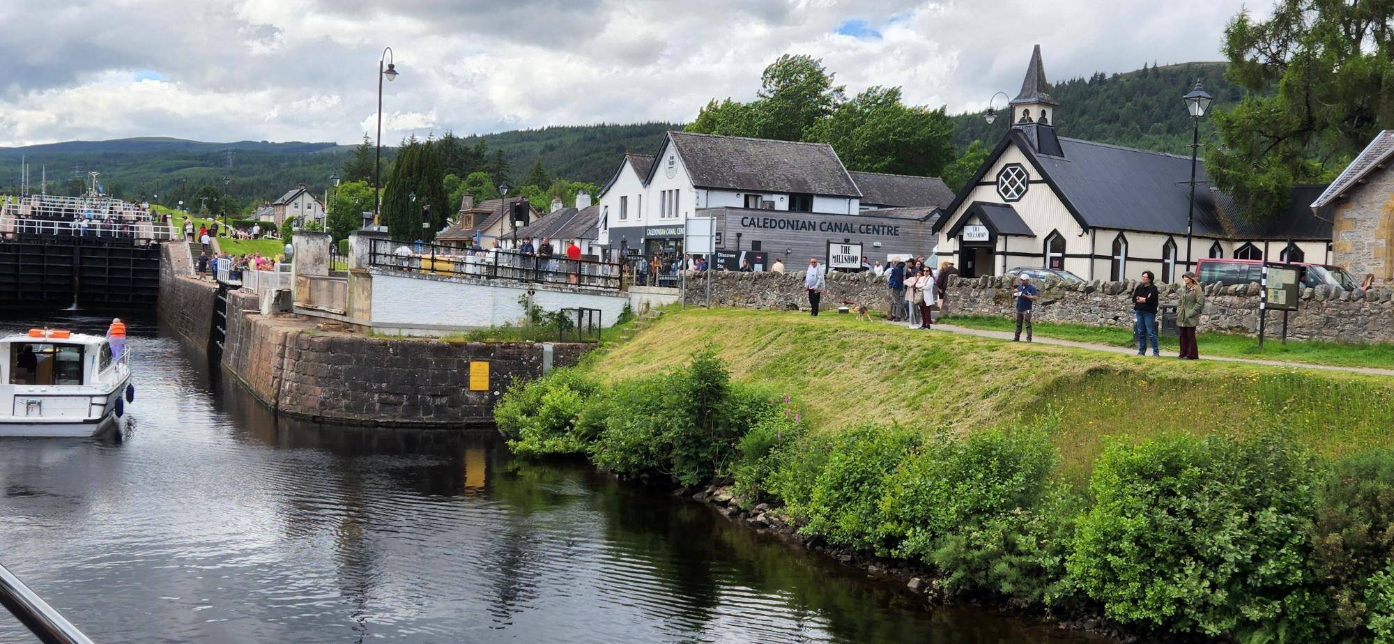 Canal et village depuis le bateau