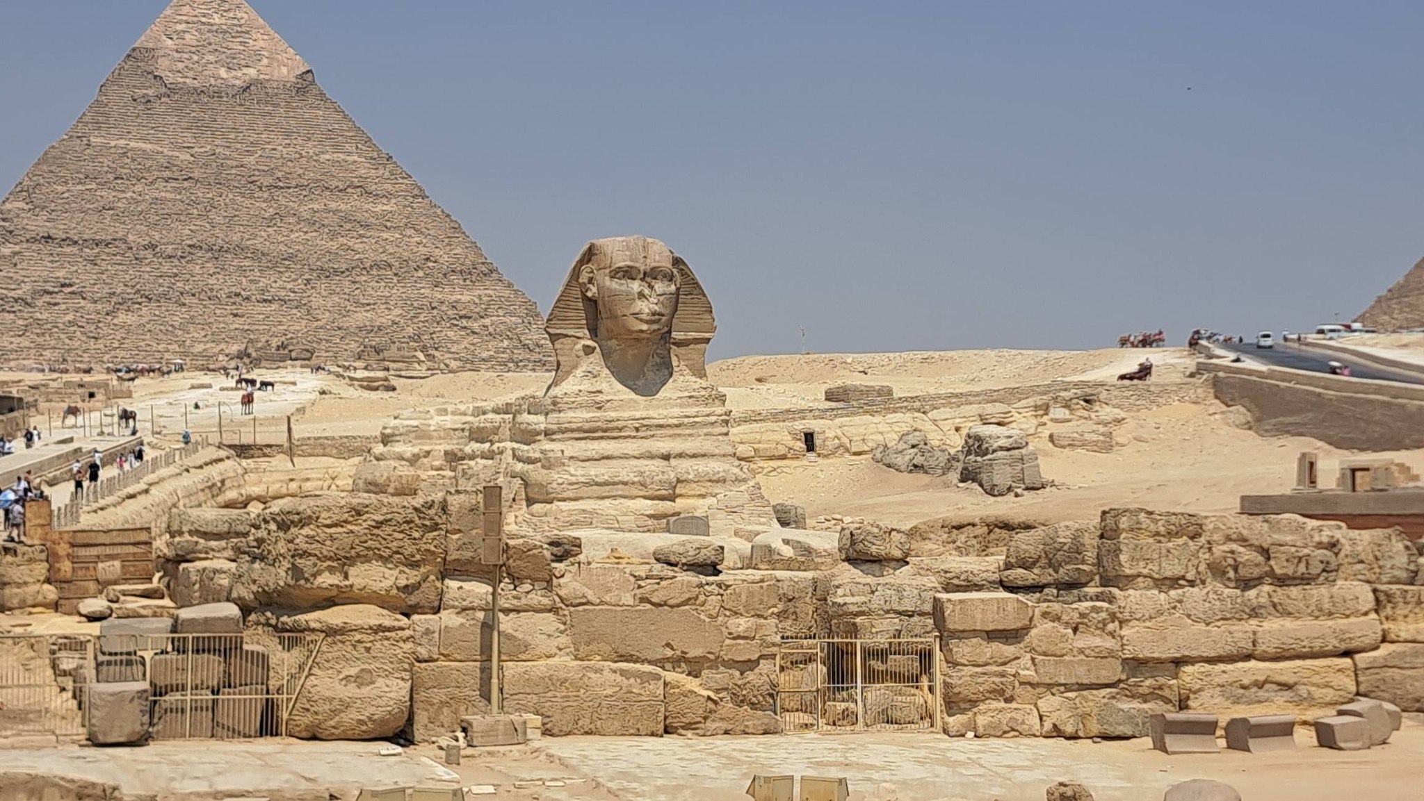 Vue panoramique des trois pyramides