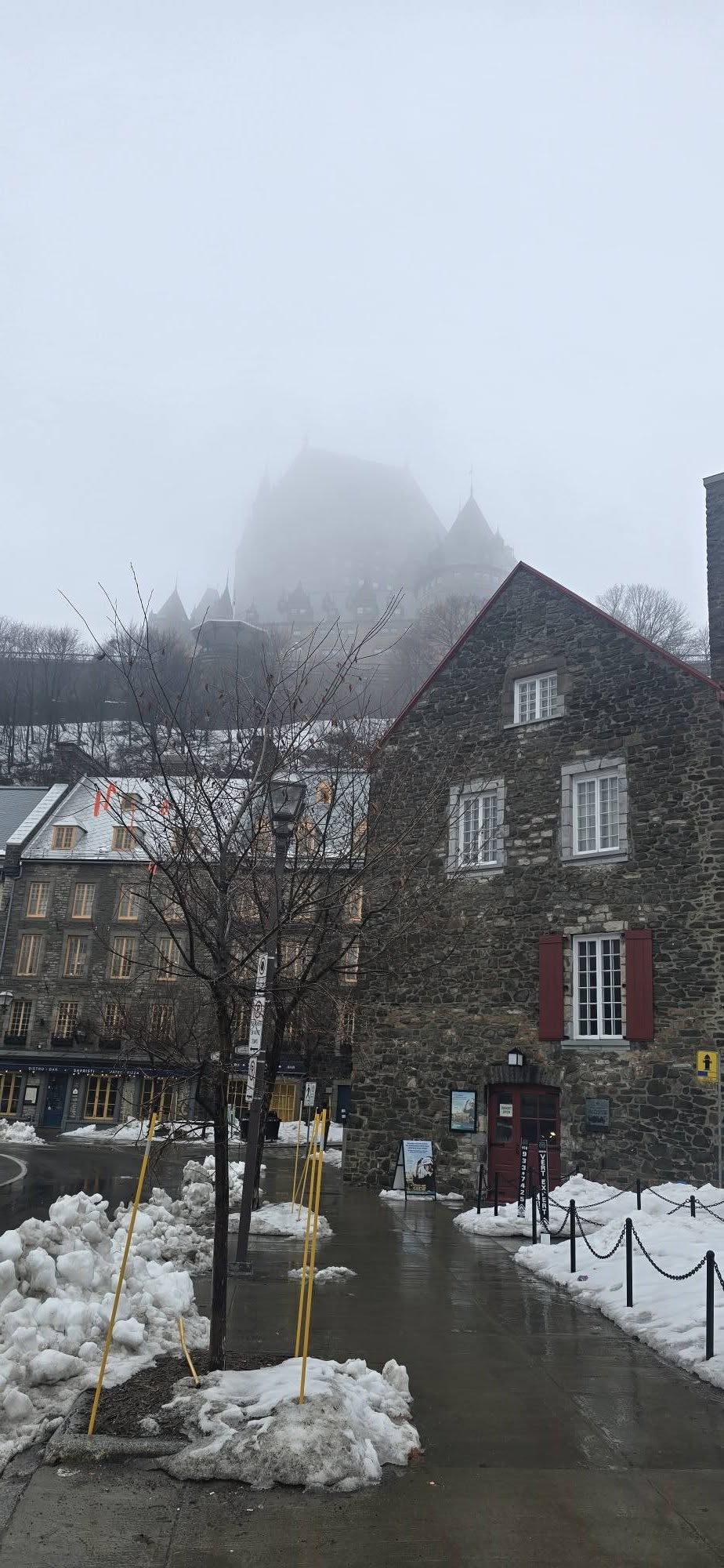 Le Château Frontenac dans la brume
