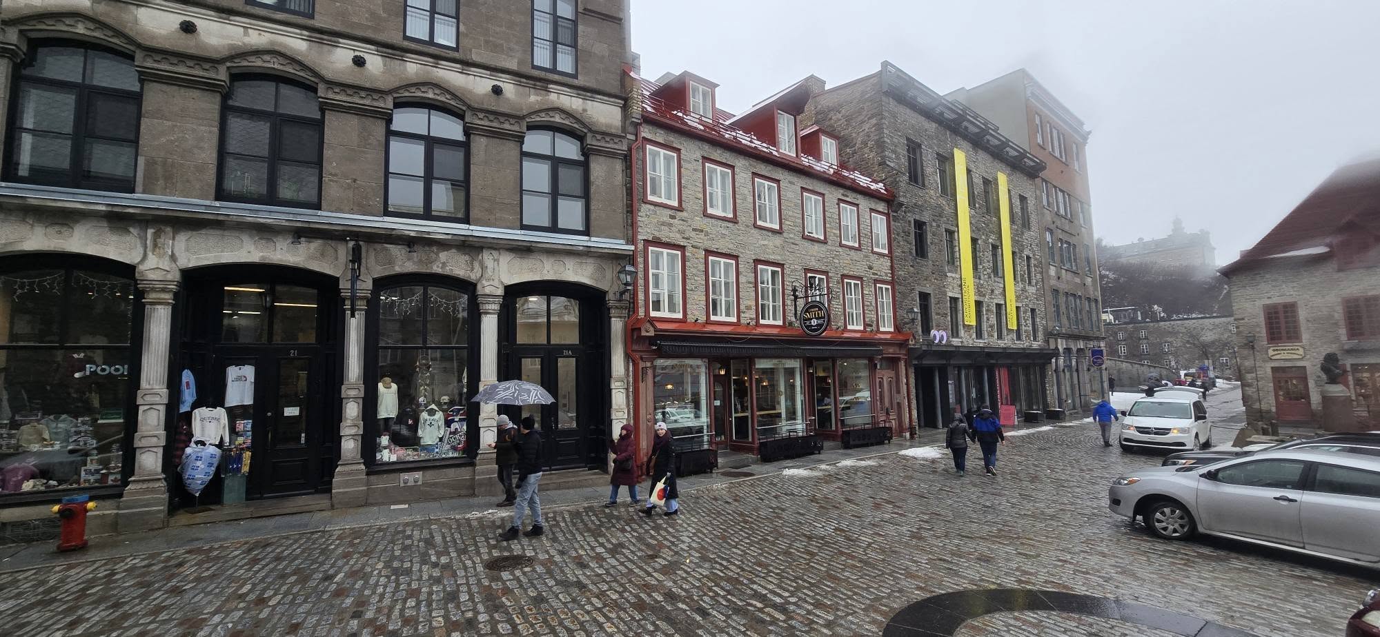 Rue animée du Vieux-Québec