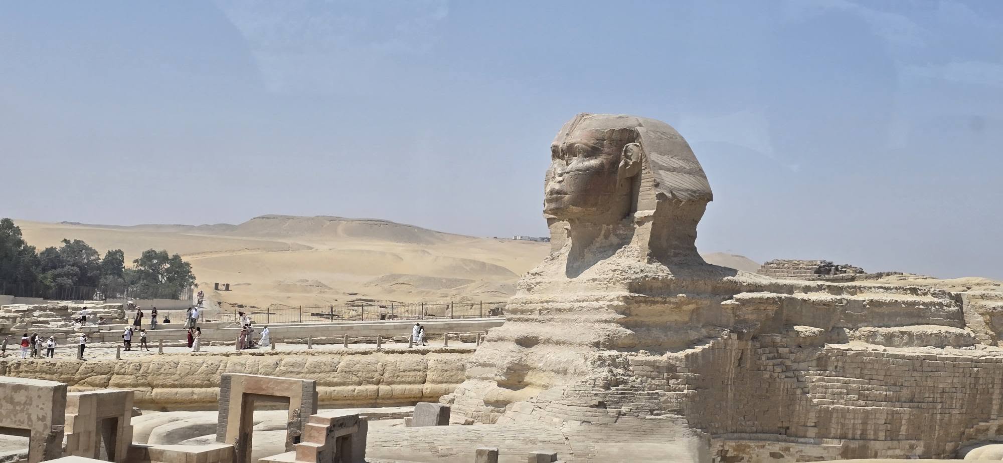 Les pyramides dans la brume